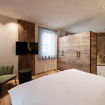 Lamonte Luxury